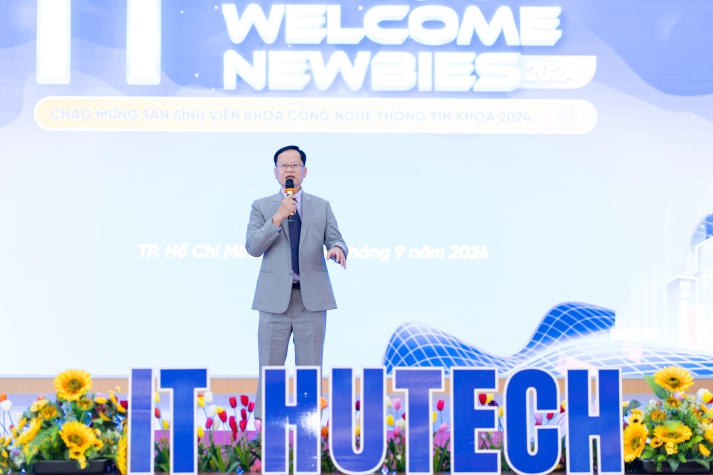 Tân sinh viên Khoa Công nghệ thông tin nắm bắt chiến lược học tập hiệu quả từ chuyên gia 16