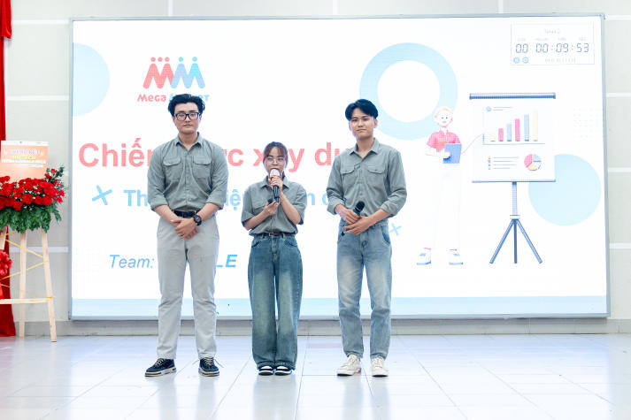 Tốt nghiệp sớm, thành tích nổi bật: 3 sinh viên ngành Quản trị nhân lực ghi dấu ấn mạnh mẽ 103