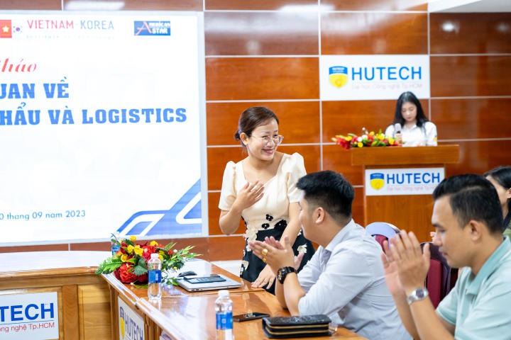 Sinh viên VKIT tìm hiểu nghề Xuất nhập khẩu và Logistics qua hội thảo 14
