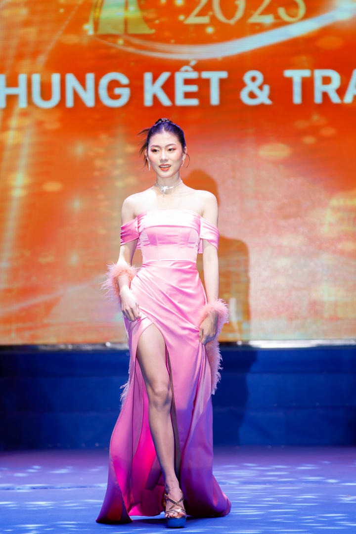 Nữ sinh Nguyễn Thị Tuyết Nhung đăng quang Hoa khôi Miss HUTECH 2023 184