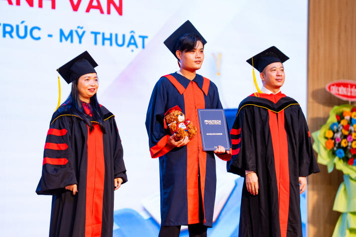 [Video] Từ sàn đấu đến lễ vinh danh: Câu chuyện bản lĩnh của tân khoa HUTECH Nguyễn Phạm Vĩnh Khang 86