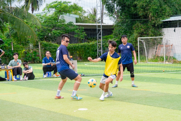 Giải bóng đá Chi bộ 17: Chung sức gây quỹ, thắp sáng mùa Trung thu cho trẻ em Vĩnh Long 101