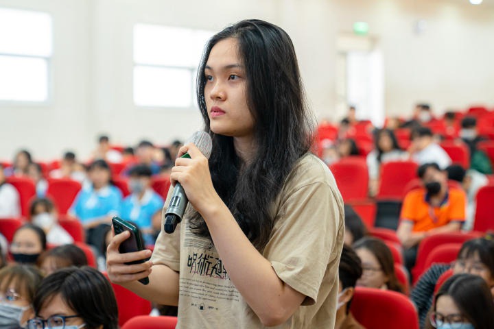 Sinh viên Khoa Tiếng Anh sôi nổi tham dự “Ambition: Future Ready, Career Ready” 83