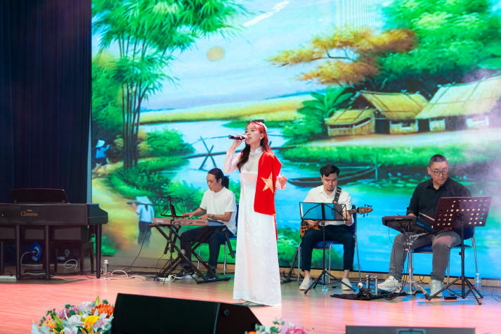 Trình diễn giàu bản sắc, sinh viên Thanh nhạc tỏa sáng trong kỳ thi tốt nghiệp 76