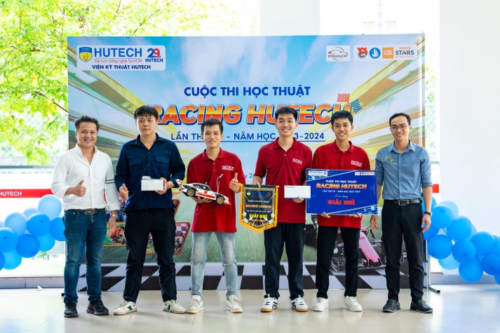 [Video] Hơn 100 đội thi tranh tài tại "đường đua tốc độ" Racing HUTECH lần VII 446