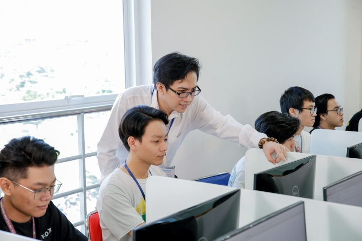 Tiếp nhận hồ sơ bình xét danh hiệu “Nhà giáo trẻ tiêu biểu” cấp Trường năm 2025 từ 15/10 11