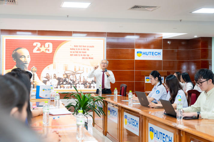 Sinh viên HUTECH lan tỏa tinh thần yêu nước, bồi dưỡng lý tưởng cách mạng từ những chia sẻ truyền lửa 25