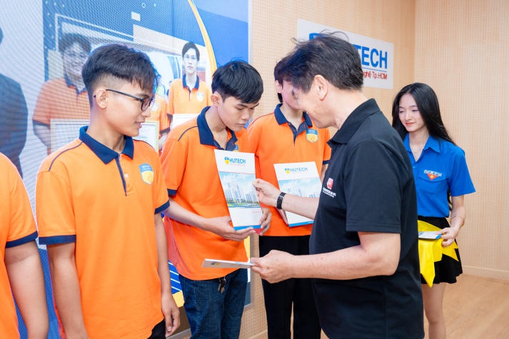 Nhiều sinh viên Khoa Kiến trúc - Mỹ thuật HUTECH được vinh danh 61