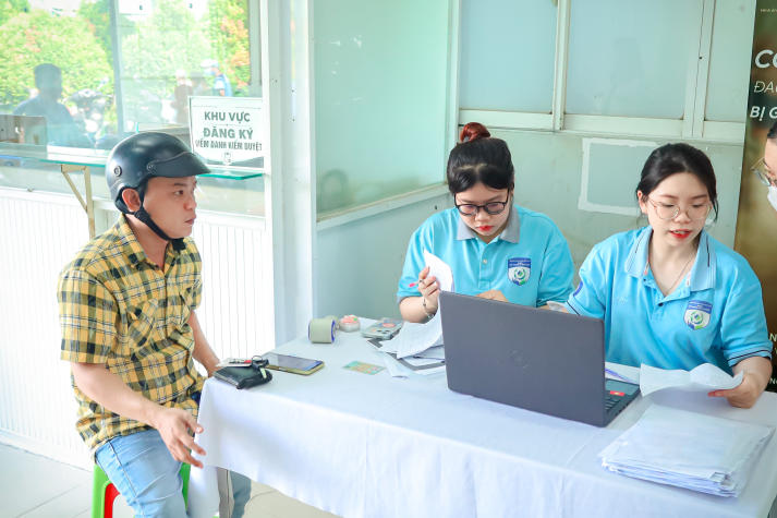 Sinh viên Điều dưỡng - Kỹ thuật y học vận dụng chuyên môn hỗ trợ chăm sóc sức khỏe cộng đồng 27
