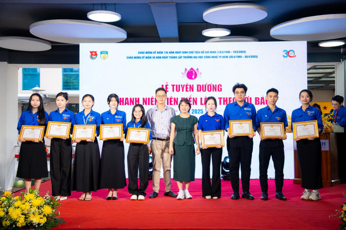 HUTECH kết nạp 12 Đảng viên mới và vinh danh 67 gương “Thanh niên tiên tiến làm theo lời Bác” 274