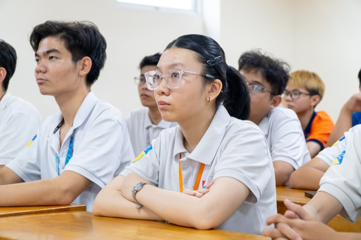 “Web Design Innovation 2025” - Cơ hội cho sinh viên Công nghệ thông tin thể hiện tài năng phát triển website 26