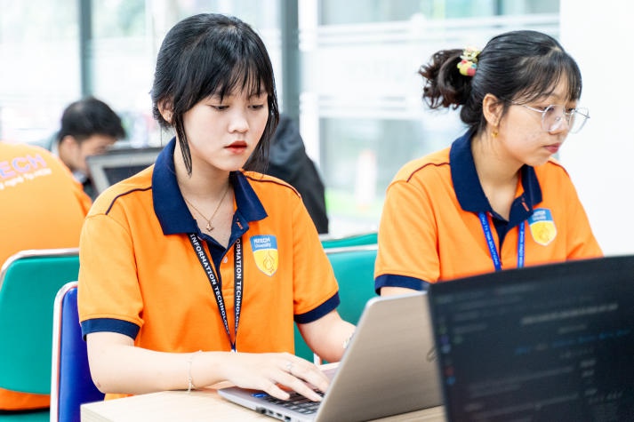 Khoa Công nghệ thông tin HUTECH tổng kết phong trào sinh viên và phát động phong trào năm học 2023-2024 161