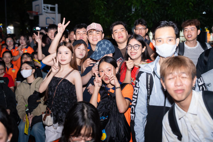 [Video] Đêm Gala Chào đón tân sinh viên HUTECH: Khi ngọn lửa đam mê được truyền từ những người dám ước mơ 131