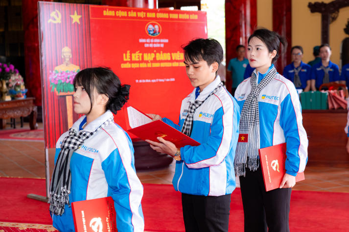 07 chiến sĩ Mùa hè xanh HUTECH vinh dự đứng vào hàng ngũ của Đảng Cộng sản Việt Nam 257