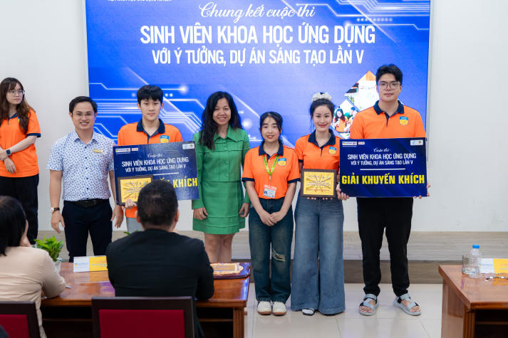 Bùng nổ ý tưởng sáng tạo, sinh viên Viện Khoa học Ứng dụng “trình làng” nhiều sản phấm độc đáo 105