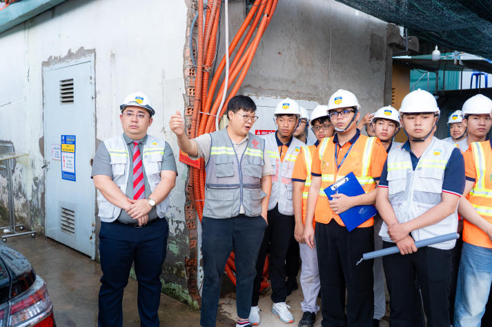 Sinh viên Khoa Xây dựng học cách tổ chức thi công tại Dự án Nhà Văn hóa Thanh niên TP.HCM 60