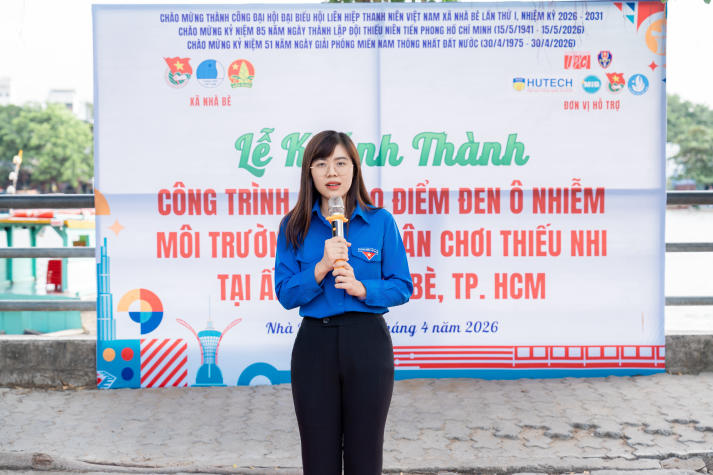 Sinh viên Khoa Marketing - Kinh doanh quốc tế góp sức “thay áo mới” cho khu vực ô nhiễm, tạo sân chơi an toàn cho trẻ em 50
