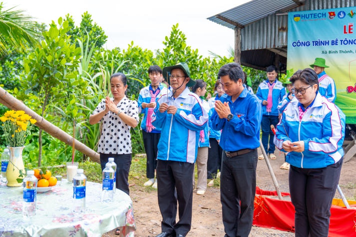 [Video] Trang trọng lễ đón quân và khởi công công trình Mùa hè xanh HUTECH 2024 tại tỉnh Đồng Tháp và Bến Tre 128