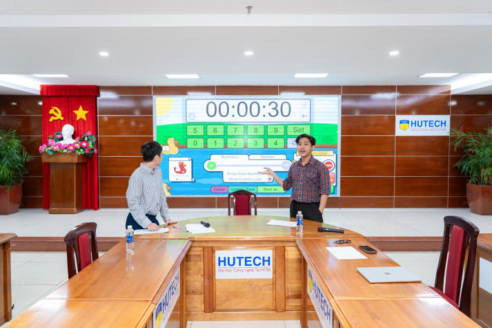 Ban Tổ chức HUTECH's Got Talent 2026 gặp mặt Top 17 thí sinh vòng Chung kết 73