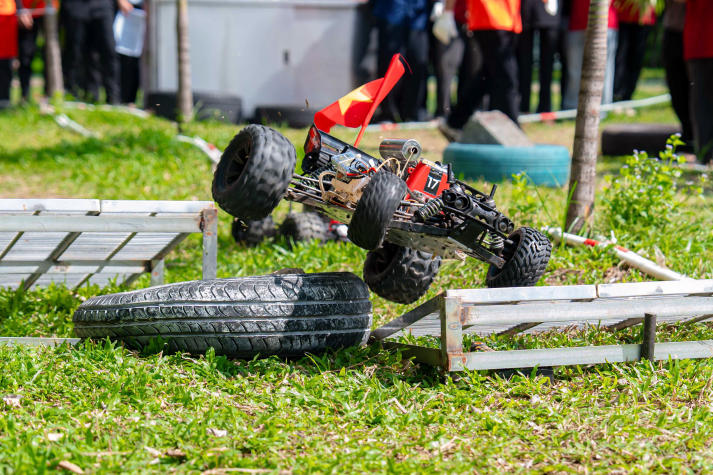 [Video] Hơn 130 đội thi “đốt nóng” đường đua RACING HUTECH 2026 lần thứ 9 17