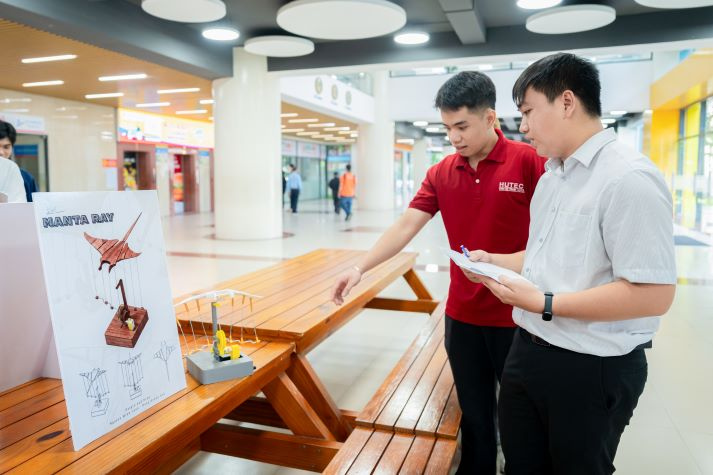 [Video] Sinh viên sáng tạo giải pháp cho giao thông xanh và cứu hộ tại Chung kết “Thiết kế công nghiệp 2026” 48