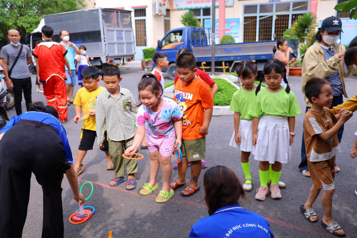 Sinh viên Khoa Thú y - Chăn nuôi tiếp lửa yêu thương tại Ngày hội thiếu nhi phường Long Thạnh Mỹ (TP. Thủ Đức) 38