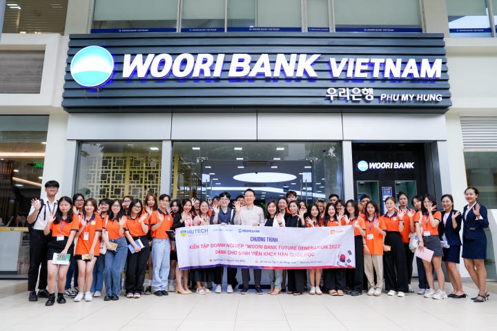 Sinh viên Khoa Hàn Quốc học tham quan thực tế tại Ngân hàng Woori 8