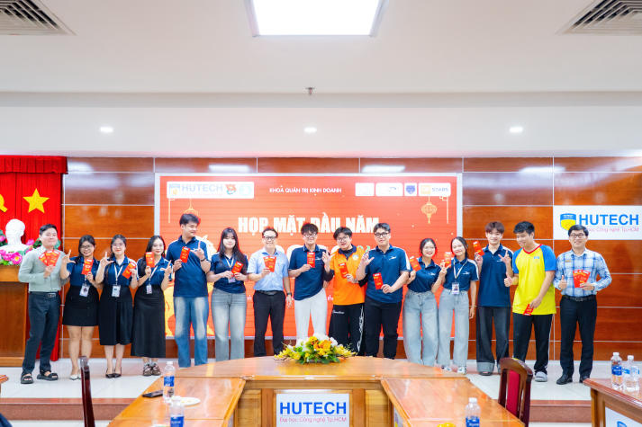 Khoa Quản trị kinh doanh họp mặt cán bộ Đoàn - Hội và CLB học thuật: Khởi động năm mới với tinh thần gắn kết 66