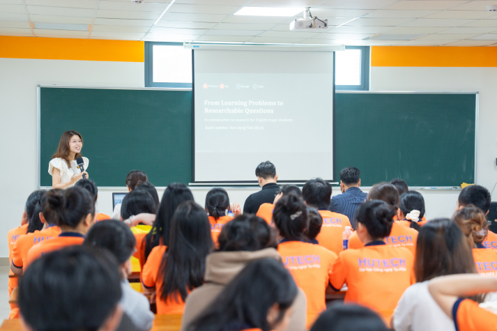 Giải mã bí quyết chọn đề tài, khai thác tài liệu khoa học cùng sinh viên Khoa Tiếng Anh 24