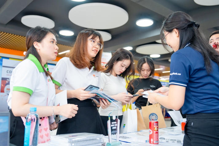 [Video] Sinh viên HUTECH săn hơn 1.500 đầu việc hấp dẫn tại Japan Job Fair 2024 68