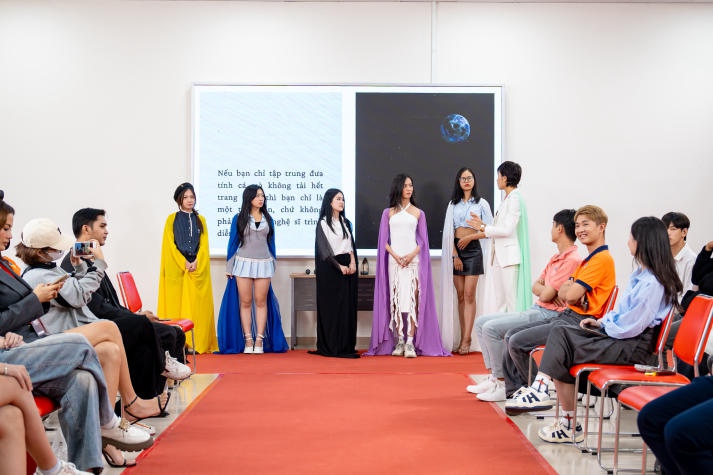 Siêu mẫu Lê Thu Trang và Như Vân “bật mí” cho sinh viên HUTECH kỹ năng trình diễn thời trang chuyên nghiệp 69