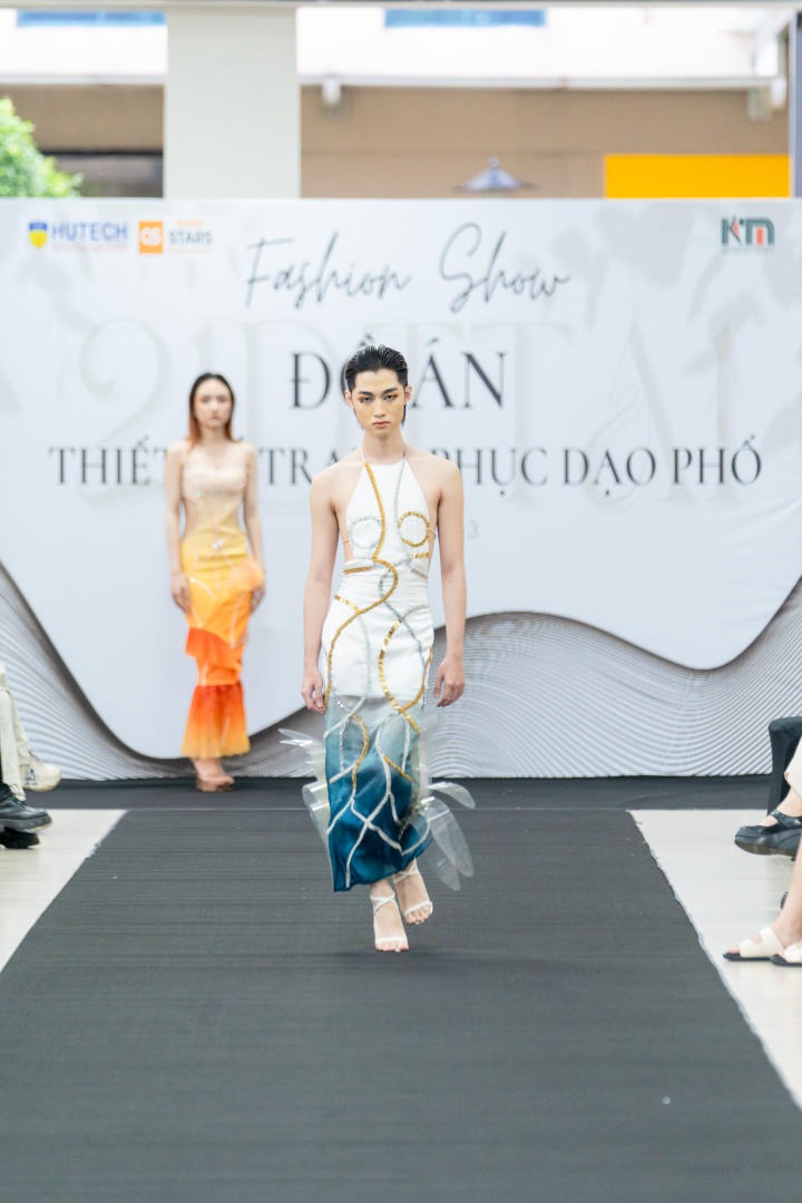 Ngắm 17 bộ sưu tập độc đáo tại show “Trang phục dạo phố” của sinh viên ngành Thiết kế thời trang 43