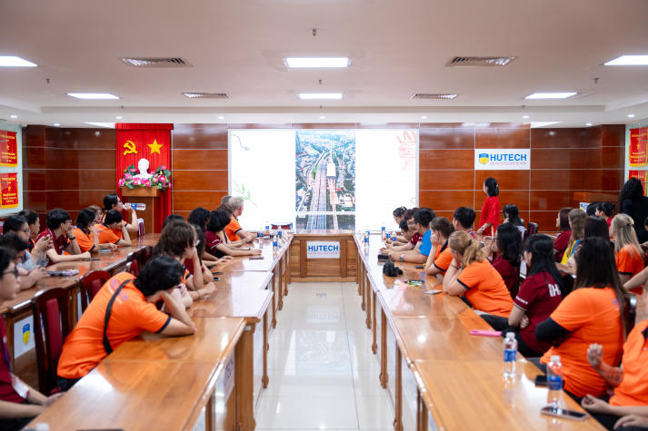 [Video] HUTECH-ers cùng bạn bè quốc tế khởi động mùa hè đa văn hóa tại Vietnam Summer Program 66