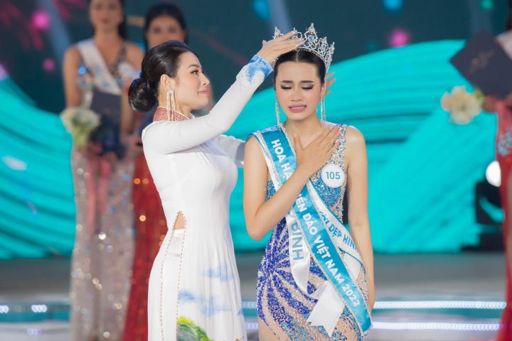 Hoa hậu Đinh Như Phương gây ấn tượng trong đêm Chung kết  HUTECH 3