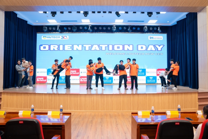 TÂN SINH VIÊN KHÓA 2025 CHÍNH THỨC BƯỚC VÀO HÀNH TRÌNH KHỞI ĐẦU CỦA NHỮNG ƯỚC MƠ 131