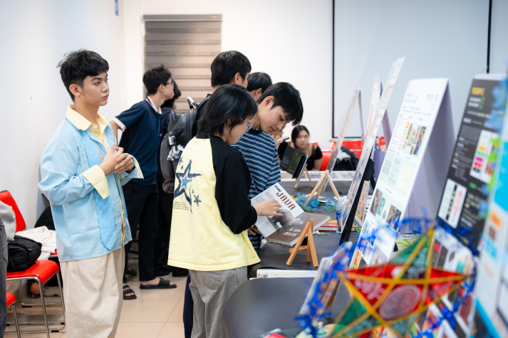 Sinh viên Thiết kế đồ họa kể chuyện sáng tạo qua những trang artbook 105