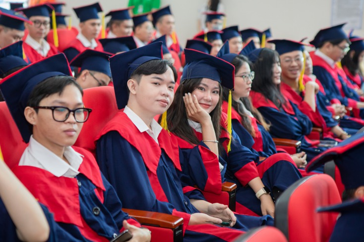 Tân Kỹ sư, Cử nhân Chương trình Việt - Nhật rạng ngời trong Lễ tốt nghiệp tràn đầy niềm vui và kỳ vọng 141