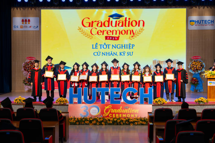 Lễ trao bằng tốt nghiệp HUTECH: “Hãy tiếp tục vững bước chinh phục những đỉnh cao mới” 73