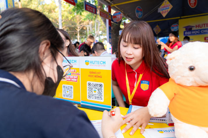 HUTECH “phủ vàng” Ngày hội Tư vấn tuyển sinh - hướng nghiệp 2026 tại Cần Thơ, mang đến loạt thông tin đắt giá cho thí sinh 40
