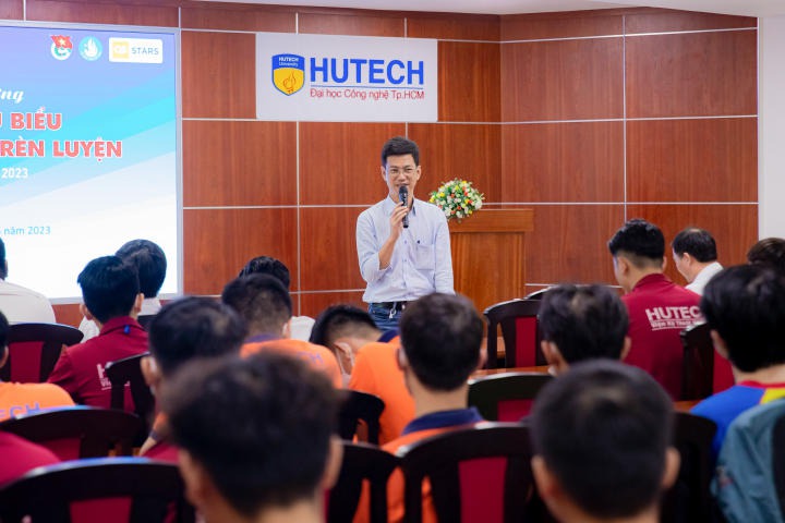 Viện Kỹ thuật HUTECH tuyên dương 187 sinh viên tiêu biểu HKI năm học 2022 - 2023 43