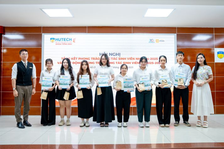 Hội nghị Tổng kết Khoa Tiếng Anh: Nỗ lực - Thành tích - Khát vọng mới 53