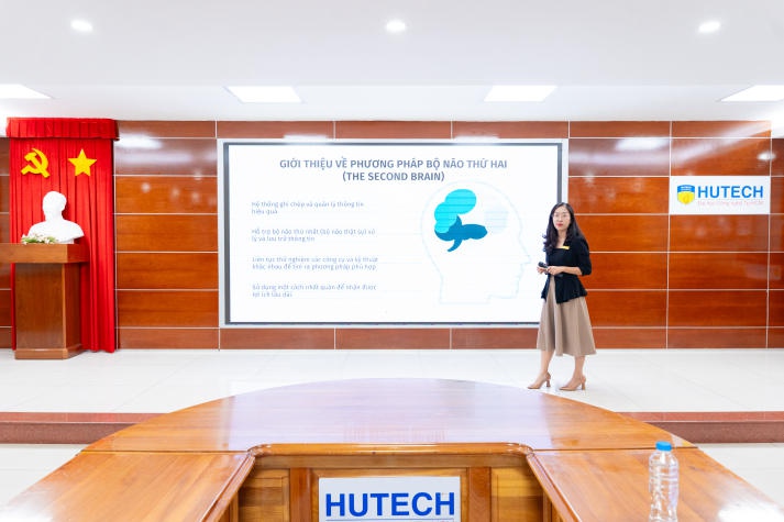 Giảng viên Khoa Khoa học Xã hội và Quan hệ Công chúng thảo luận đổi mới phương pháp giảng dạy, nâng cao chất lượng đào tạo 55