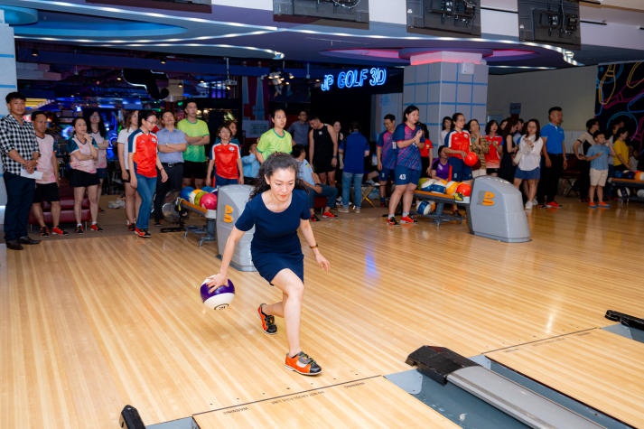 [Hội thao CB-GV-NV HUTECH 2024] Cúp vàng bộ môn Bowling đã xác định chủ nhân 50