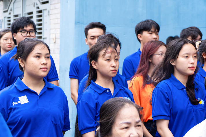 Mùa hè xanh HUTECH 2025: Gặp gỡ gia đình có công với cách mạng và xây dựng không gian sống an toàn - sạch - đẹp 77