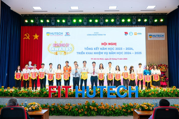 Từ những thành tựu rực rỡ trong năm học 2023-2024, Khoa Công nghệ thông tin sẵn sàng bước vào một hành trình mới 33