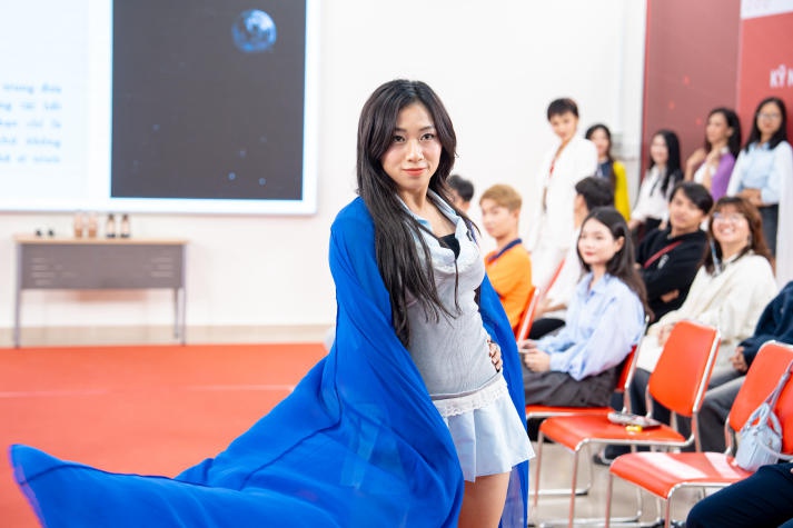Siêu mẫu Lê Thu Trang và Như Vân “bật mí” cho sinh viên HUTECH kỹ năng trình diễn thời trang chuyên nghiệp 38