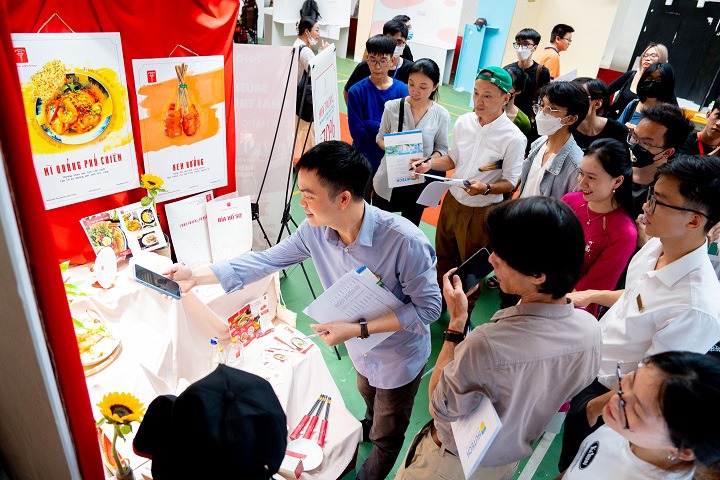 Ấn tượng với triển lãm đồ án Nhận diện thương hiệu của sinh viên ngành Thiết kế đồ họa 70