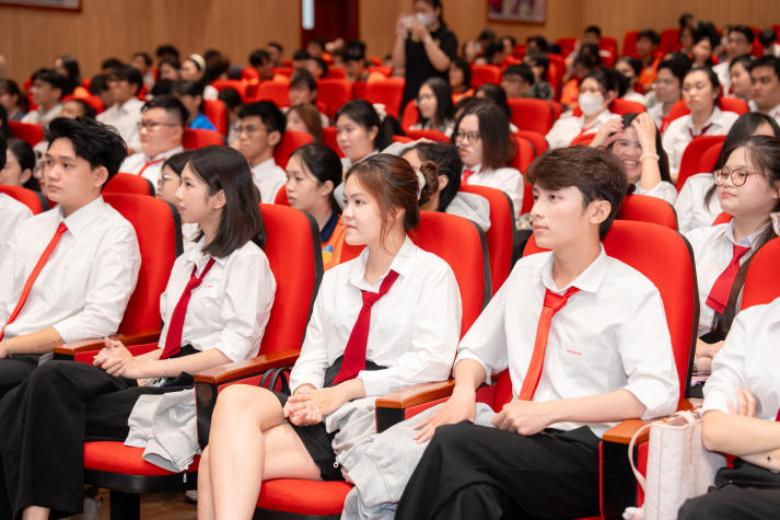 [Video] Học kỳ doanh nghiệp 2025: Bệ phóng nghề nghiệp cho sinh viên Nhà hàng - Khách sạn 18