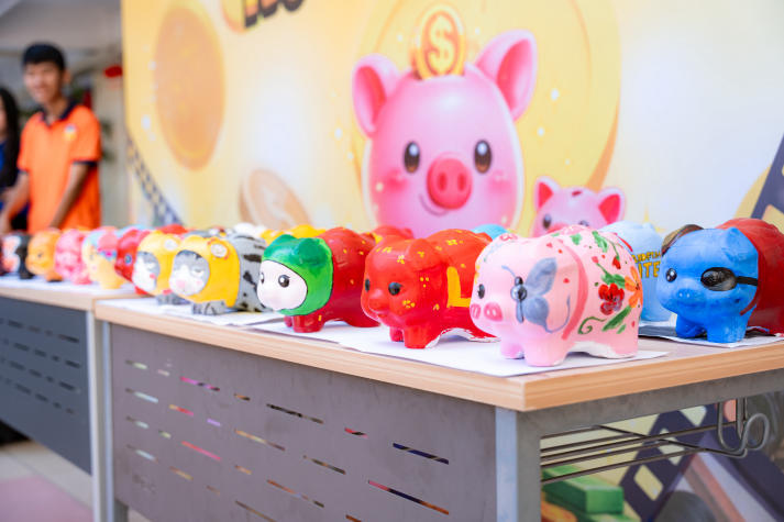 Sinh viên Khoa Tài chính - Thương mại lan tỏa tinh thần sẻ chia qua phong trào nuôi heo đất 78