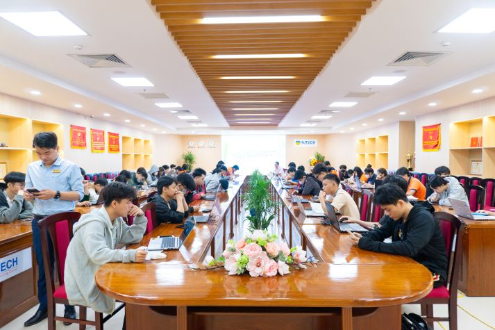 Gần 90 sinh viên Khoa Công nghệ thông tin tranh tài tại vòng Chung kết "IQ Toán học 2025" 22